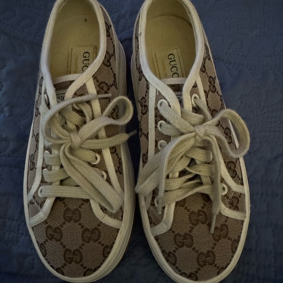 Designer Sneaker size 39 EUR 7.5/8 US - Picture 1 of 4